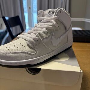 Nike SB Men's High QS Sneakers in White and Light Gray